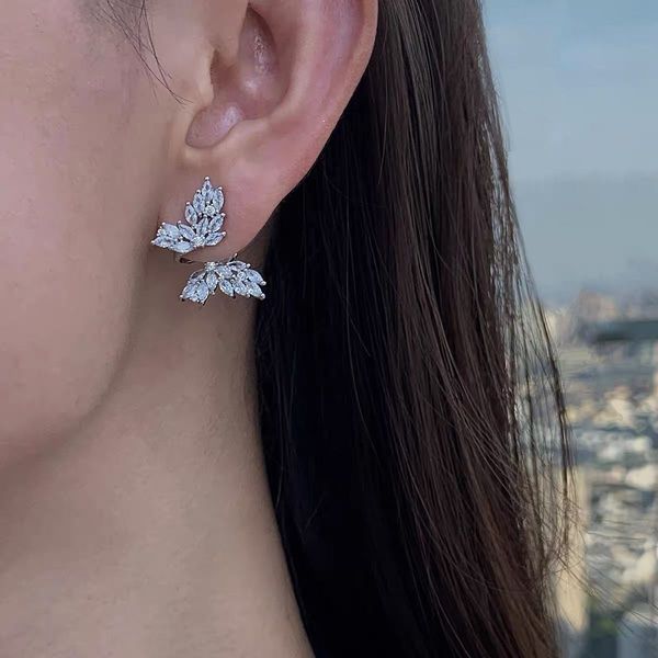 luxury brand 21 new autumn and winter earrings flash diamond butterfly flying earrings simple s925 silver needle temperament earrings
luxury brand 21 new autumn and winter earrings flash diamond butterfly flying earrings simple s925 silver needle temperament earrings