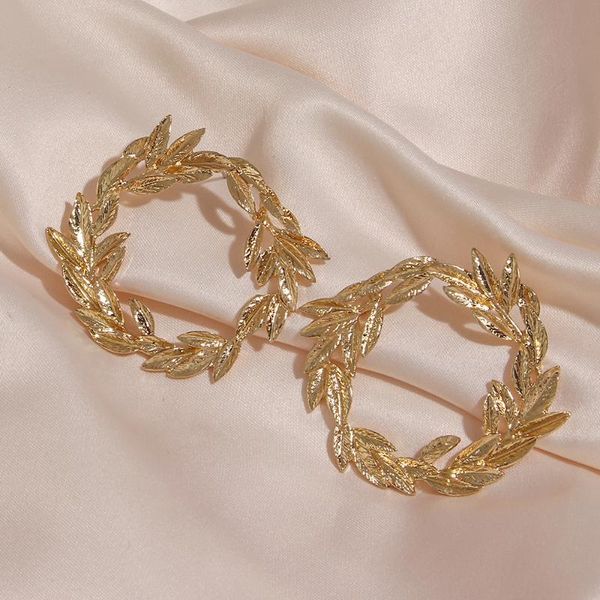 stud 2021 delicated vintage hollow circle loop surrounded leaf earrings women's romantic gold statement for party, Golden;silver
stud 2021 delicated vintage hollow circle loop surrounded leaf earrings women's romantic gold statement for party, Golden;silver