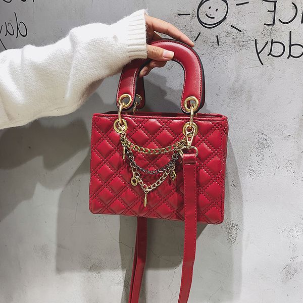 women's 2021 new winter style diana bag fashion lingge single shoulder chain trend portable diagonal
women's 2021 new winter style diana bag fashion lingge single shoulder chain trend portable diagonal