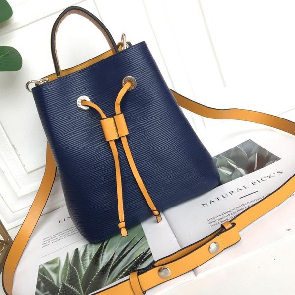 adjustable geniune bag drawstring l handbags with detchable women bags shoulder strap bag leather bucket purse handle letter crossbody hrpt, Red;black 
adjustable geniune bag drawstring l handbags with detchable women bags shoulder strap bag leather bucket purse handle letter crossbody hrpt, Red;black