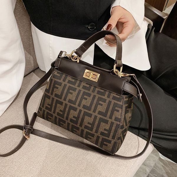 women's bag 2021 new fashion old flower one shoulder messenger handbag canvas large capacity tote bag
women's bag 2021 new fashion old flower one shoulder messenger handbag canvas large capacity tote bag