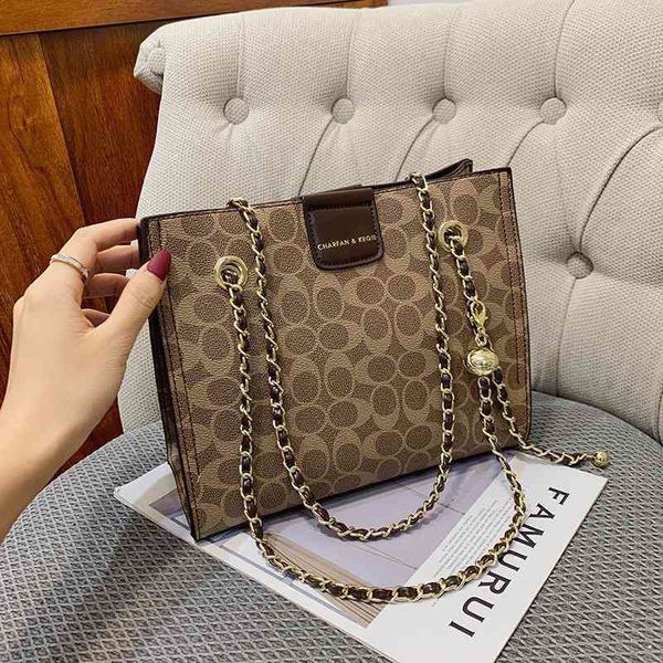 2022 latest luggage factory wholesale bag new net red super fire single shoulder messenger printed large capacity versatile casual women, Red;black
2022 latest luggage factory wholesale bag new net red super fire single shoulder messenger printed large capacity versatile casual women, Red;black