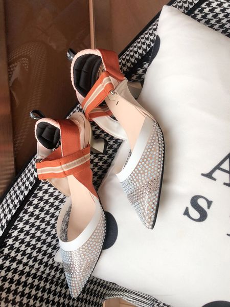 2021 good quality fashion women luxurys designers shoes designer sandals womens luxury high heels sandal dress shoess with box size 35-41 -g, Black
2021 good quality fashion women luxurys designers shoes designer sandals womens luxury high heels sandal dress shoess with box size 35-41 -g, Black