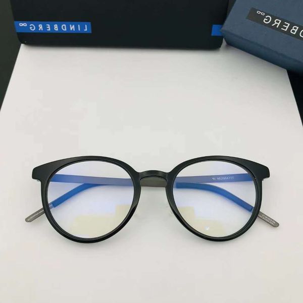 linde wearing comfortable pure titanium spectacle ultra light round frame 1043, White;black
linde wearing comfortable pure titanium spectacle ultra light round frame 1043, White;black