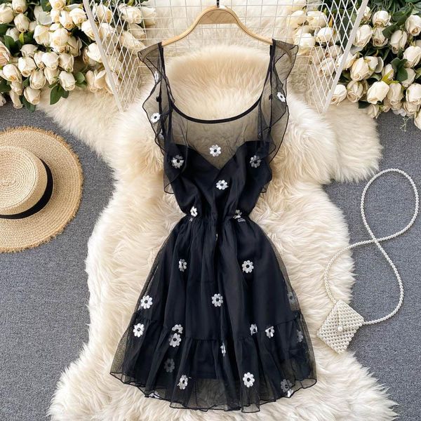 casual dresses perspective mesh patchwork sleeveless fowers embroidery summer women dress elastic waist ruffles backless beach party, Black;gray
casual dresses perspective mesh patchwork sleeveless fowers embroidery summer women dress elastic waist ruffles backless beach party, Black;gray