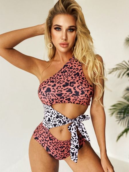 2021 new leopard print hollow out swimsuit women's swimwear one piece bodysuit push up monokini halter bathing suits beachwear d3si, White;black
2021 new leopard print hollow out swimsuit women's swimwear one piece bodysuit push up monokini halter bathing suits beachwear d3si, White;black