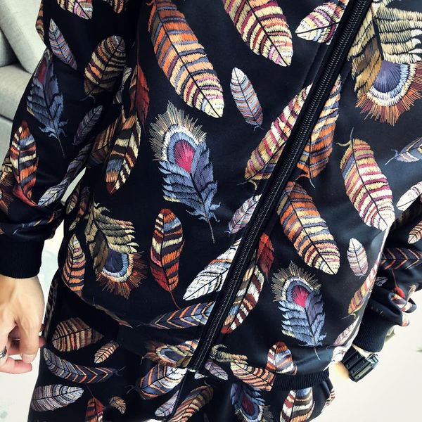 men's tracksuits feather printed jacket+pants 2pcs set trainingspak mannen tracksuit men 2021 autumn korean style casual slim fit sport, Gray
men's tracksuits feather printed jacket+pants 2pcs set trainingspak mannen tracksuit men 2021 autumn korean style casual slim fit sport, Gray