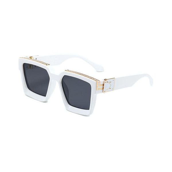 sunglasses influencers and celebrities most fashion brand designer square sun glasses with letters, White;black
sunglasses influencers and celebrities most fashion brand designer square sun glasses with letters, White;black