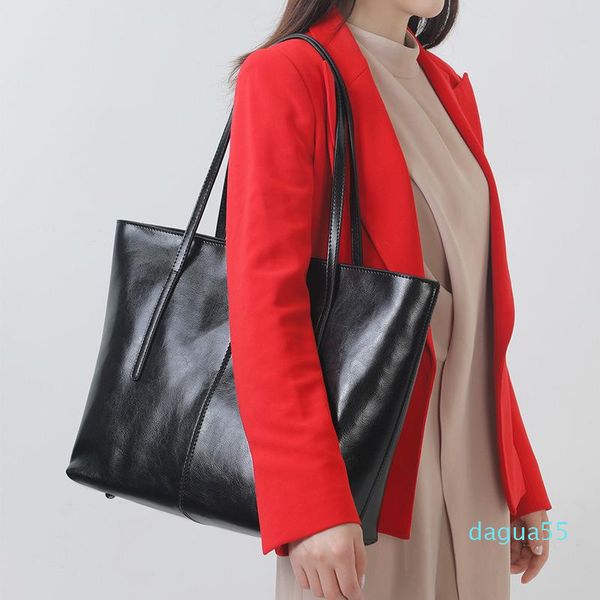 evening bags 2021 female luxury handbags retro large capacity tote women genuine leather classic vintage shoulder
evening bags 2021 female luxury handbags retro large capacity tote women genuine leather classic vintage shoulder