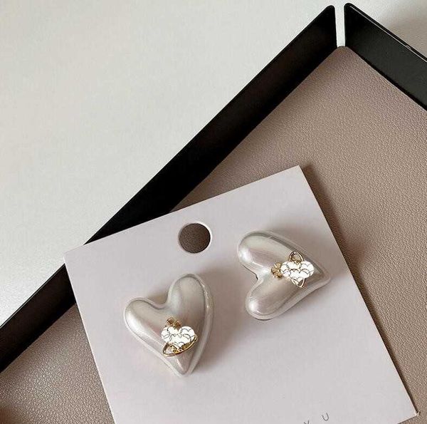 2021 european and american love heart-shaped flashing diamond satellite retro personality sweet earrings net red planet earrings, Golden;silver
2021 european and american love heart-shaped flashing diamond satellite retro personality sweet earrings net red planet earrings, Golden;silver