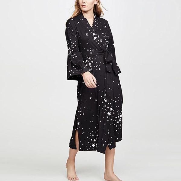 2021 new black star print rayon kimono robe women long blouse beach summer bikini cover up side split cardigan q2c6, Black;gray
2021 new black star print rayon kimono robe women long blouse beach summer bikini cover up side split cardigan q2c6, Black;gray