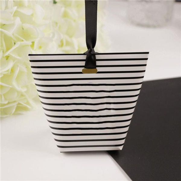 6pcs candy gift paper bags biscuit cake box portable children gift bags without tape
6pcs candy gift paper bags biscuit cake box portable children gift bags without tape