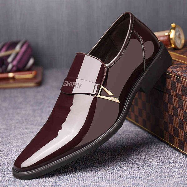 dress shoes new2022 men italian leather slip on fashion moccasin glitter formal male pointed toe for 220223, Black
dress shoes new2022 men italian leather slip on fashion moccasin glitter formal male pointed toe for 220223, Black