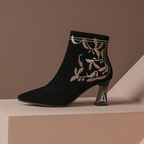 boots womens retro embroidery floral ankle suede leather strange high heel riding shoes black zapatos de mujer 2021
boots womens retro embroidery floral ankle suede leather strange high heel riding shoes black zapatos de mujer 2021