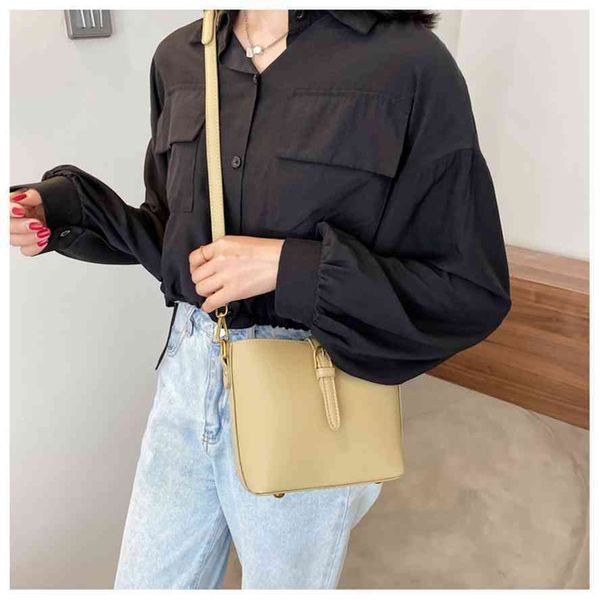 2021 spring messenger korean fashion bucket and western style one shoulder women's bag
2021 spring messenger korean fashion bucket and western style one shoulder women's bag