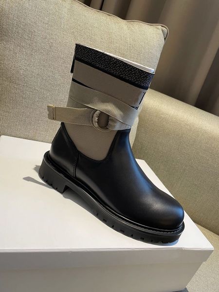 luxury ankle boots with adjustable lace and notched sole zippered lucky star within box size 35-40, Black
luxury ankle boots with adjustable lace and notched sole zippered lucky star within box size 35-40, Black