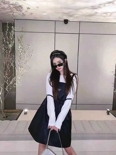 2021 correct female p family metal triangle drawstring waist strap black nylon dress
2021 correct female p family metal triangle drawstring waist strap black nylon dress