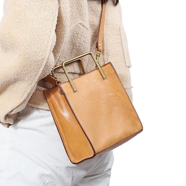 evening bags 2021 genuine leather straddle women one shoulder handbag italian vegetable tanned retro bag
evening bags 2021 genuine leather straddle women one shoulder handbag italian vegetable tanned retro bag