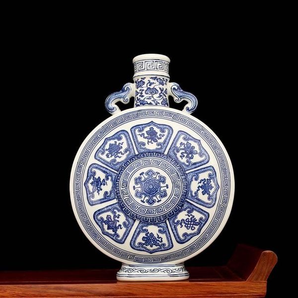 vases qing qianlong handpianted blue and white flowers moon shaped vase antique porcelain antiques old goods hand painted collection
vases qing qianlong handpianted blue and white flowers moon shaped vase antique porcelain antiques old goods hand painted collection