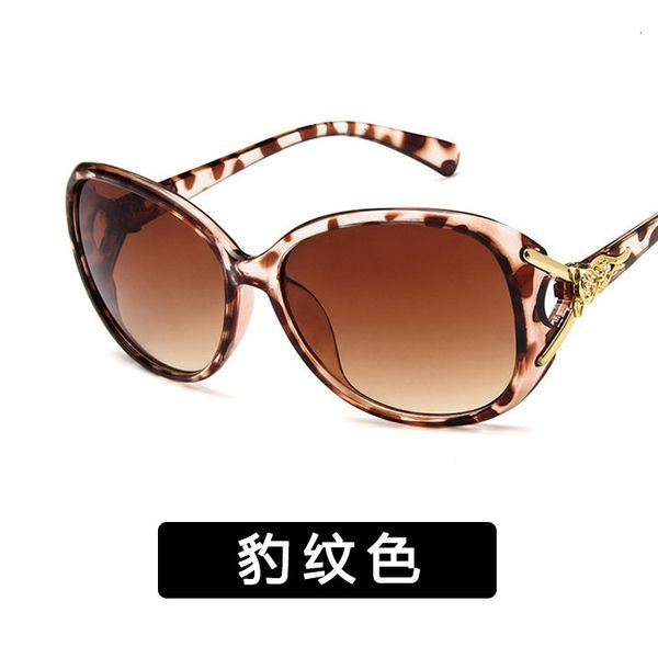 luxury designer sunglasses vintage gradient frame women's retro metal decoration shades for female elegant glasses sun zonnebril dames, White;black
luxury designer sunglasses vintage gradient frame women's retro metal decoration shades for female elegant glasses sun zonnebril dames, White;black