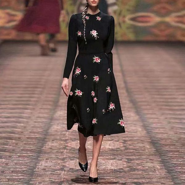 runway 2021 spring new women's flower embroidery lace waist round neck long sleeve fashion party elegant chic midi dress 1v86, Black;gray
runway 2021 spring new women's flower embroidery lace waist round neck long sleeve fashion party elegant chic midi dress 1v86, Black;gray