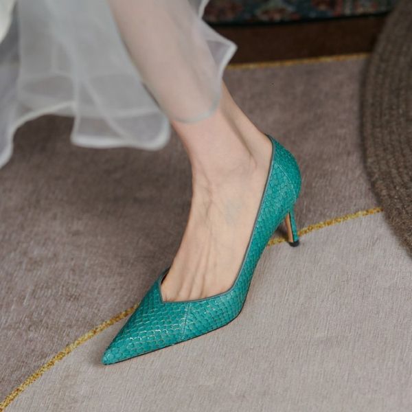 luxury dress shoes high 2021 autumn fish fashion middle heel pointed thin heel's sho, Black
luxury dress shoes high 2021 autumn fish fashion middle heel pointed thin heel's sho, Black