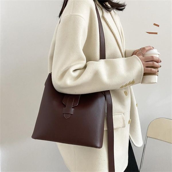 designer luxury messenger bag for female handbag fashion new pu leather shoulder bag vintage crossbody bolsos
designer luxury messenger bag for female handbag fashion new pu leather shoulder bag vintage crossbody bolsos