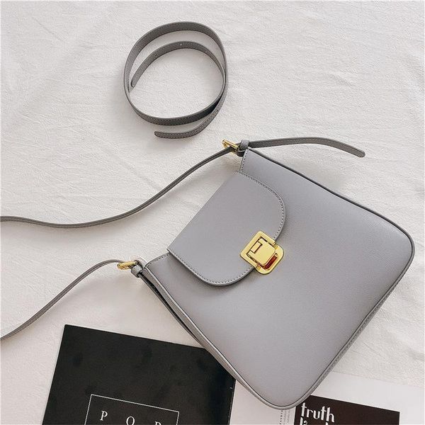 evening bags 2021 design leather large capacity bucket bag fashion messenger multifunctional shoulder for women
evening bags 2021 design leather large capacity bucket bag fashion messenger multifunctional shoulder for women