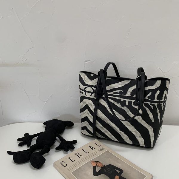 evening bags 2021 large capacity single shoulder ladies purses and handbags white black stripe pattern crossbody bag for women
evening bags 2021 large capacity single shoulder ladies purses and handbags white black stripe pattern crossbody bag for women