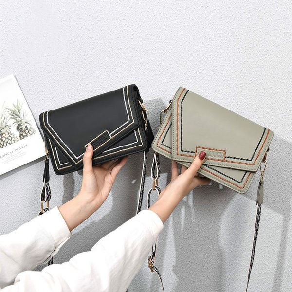 high-end shoulder bag fashionable textured messenger bag women 2020 new korean style pu messenger bag, Black;red
high-end shoulder bag fashionable textured messenger bag women 2020 new korean style pu messenger bag, Black;red