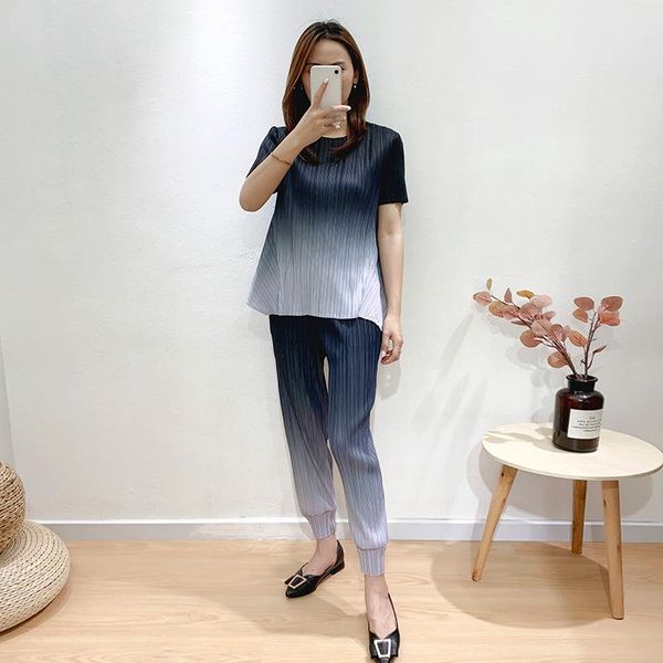 women's two piece pants pant suits for women 45-75kg 2021 plus size elastic miyake pleated gradient set round neck short sleeved trouse, White
women's two piece pants pant suits for women 45-75kg 2021 plus size elastic miyake pleated gradient set round neck short sleeved trouse, White