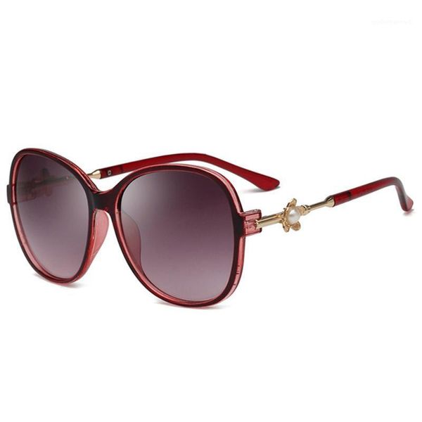 plastic metal frame classic vintage sunglasses women oversized round designer female sun glasses shades oculos, White;black
plastic metal frame classic vintage sunglasses women oversized round designer female sun glasses shades oculos, White;black