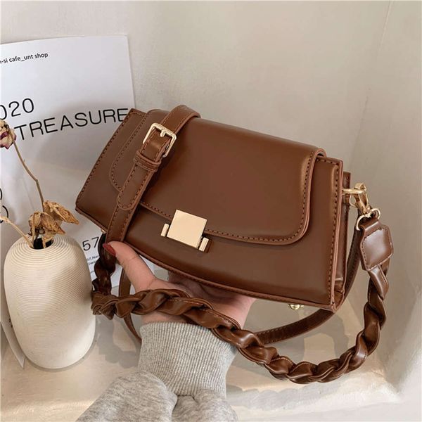 fashion niche design saddle women's 2021 new korean net red one shoulder underarm bag
fashion niche design saddle women's 2021 new korean net red one shoulder underarm bag