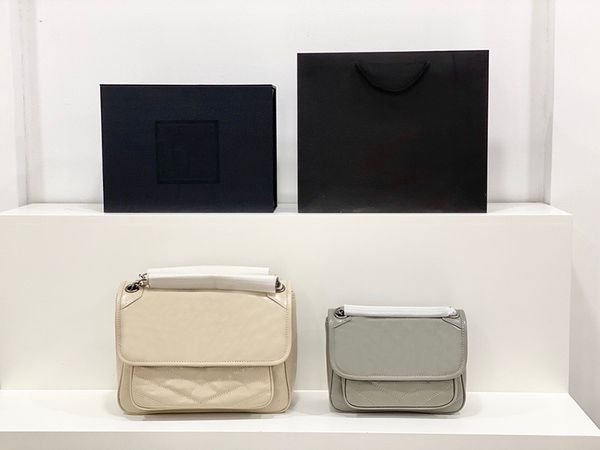 handbag designer handbags women luxurys designers bags 2021 crossbody bag zhouzhoubao123 purse wallet hands cloud soft the po
handbag designer handbags women luxurys designers bags 2021 crossbody bag zhouzhoubao123 purse wallet hands cloud soft the po