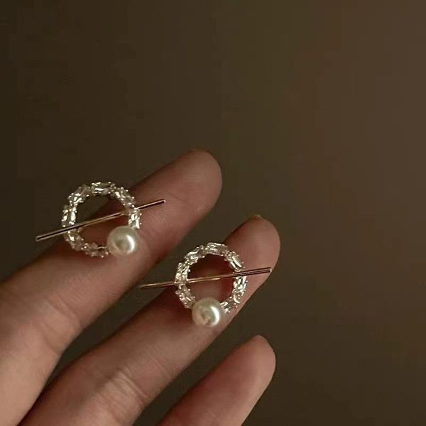 stud 2021 classic inlaid zircon knot pearl earrings fashion korean women jewelry lady temperament party simple ladies, Golden;silver
stud 2021 classic inlaid zircon knot pearl earrings fashion korean women jewelry lady temperament party simple ladies, Golden;silver