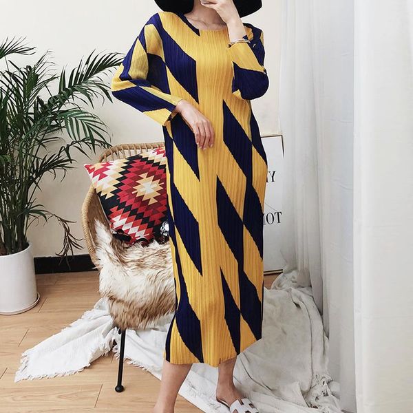 casual dresses miyake pleated geometric diamond printing long bohemian dress women korean fashion causal wrap aesthetic clothes, Black;gray
casual dresses miyake pleated geometric diamond printing long bohemian dress women korean fashion causal wrap aesthetic clothes, Black;gray