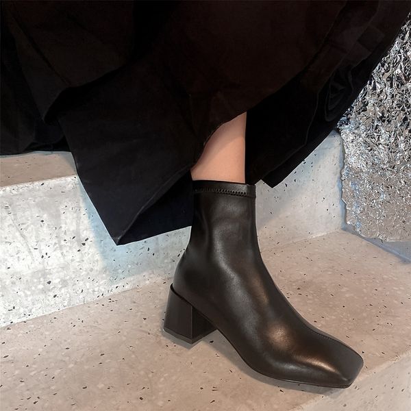 2021 spring/autumn new square toe women ankle boots chunky high heel elastic boot female slim fit sock boots fashion botas mujer, Black
2021 spring/autumn new square toe women ankle boots chunky high heel elastic boot female slim fit sock boots fashion botas mujer, Black