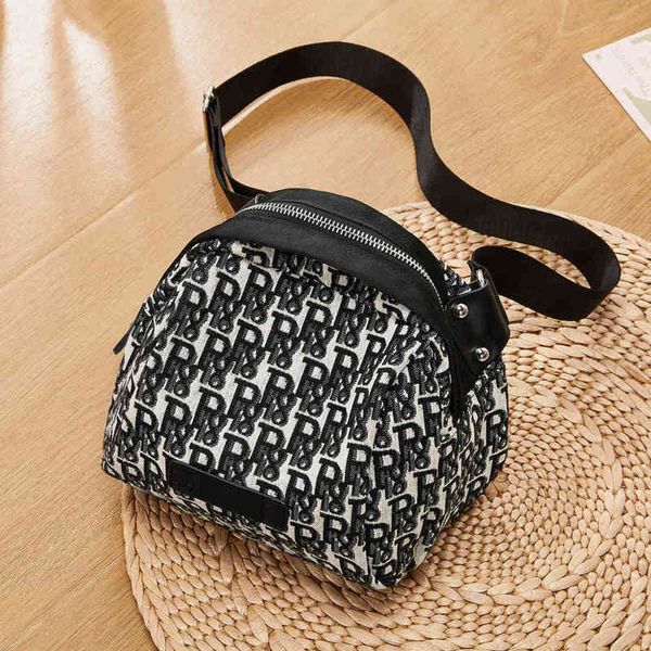 2022 latest handbag factory store carlo daisy women's bag chest printed casual light shoulder
2022 latest handbag factory store carlo daisy women's bag chest printed casual light shoulder