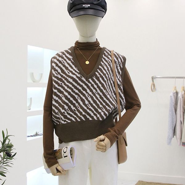 2021 standard korean fashion zebra sweatshirt women's knitted or crocheted waistcoat t-shirts with sleeveless v-shirt new design street, White;black
2021 standard korean fashion zebra sweatshirt women's knitted or crocheted waistcoat t-shirts with sleeveless v-shirt new design street, White;black
