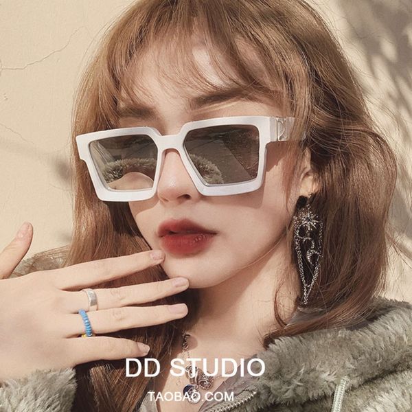 2020 new ins net red glasses trend wide edge large frame sunglasses, White;black 
2020 new ins net red glasses trend wide edge large frame sunglasses, White;black