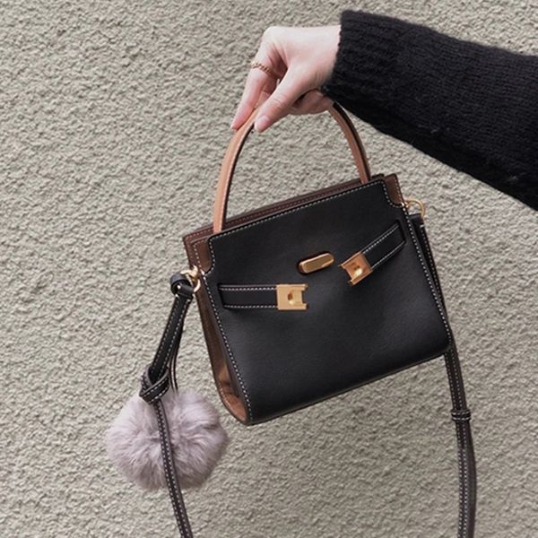 design hand 2021 new tote bag fashion one shoulder lock leather foreign style individual commuting women's bag fmzs
design hand 2021 new tote bag fashion one shoulder lock leather foreign style individual commuting women's bag fmzs