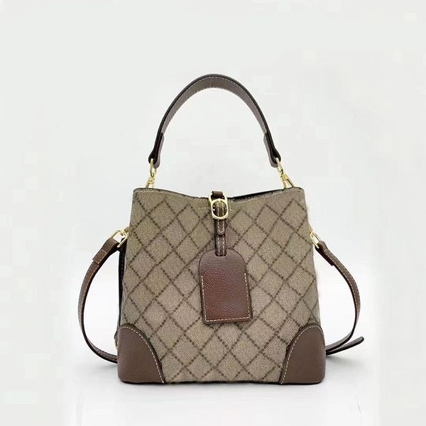 2021 luxurys women designers bag crossbody bags canvas handbag chain letter purse lady wallet fashion shoulder totes bag handbags tote purse
2021 luxurys women designers bag crossbody bags canvas handbag chain letter purse lady wallet fashion shoulder totes bag handbags tote purse
