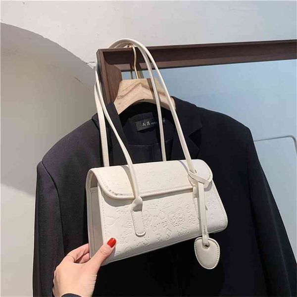 2021 new hand-held printing small square korean version fashionable simple one shoulder postman's armpit women's bag
2021 new hand-held printing small square korean version fashionable simple one shoulder postman's armpit women's bag