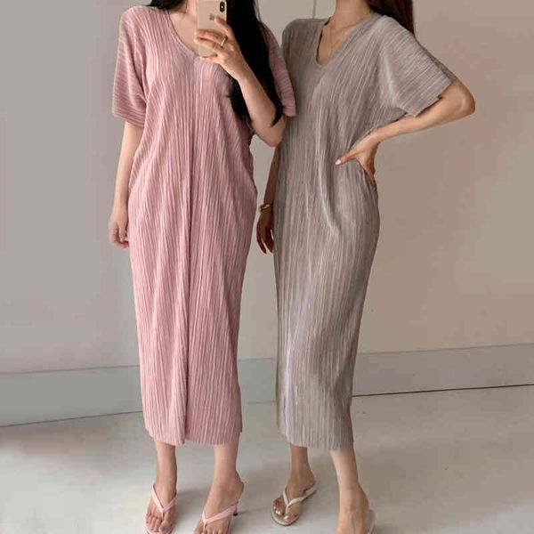 casual dresses korean version of summer small temperament v-celed pit strip glossy design loose wild short-sleeved dress long skir, Black;gray
casual dresses korean version of summer small temperament v-celed pit strip glossy design loose wild short-sleeved dress long skir, Black;gray