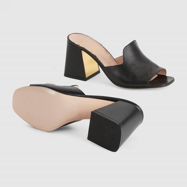 2021 fashion latest high heel womens sandals classic black and white all calfskin creates metal buckle decoration
2021 fashion latest high heel womens sandals classic black and white all calfskin creates metal buckle decoration