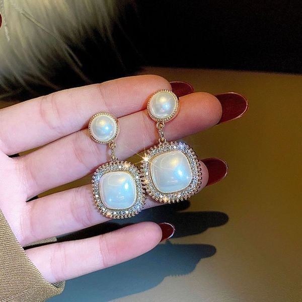 pearl earrings with temperament
pearl earrings with temperament