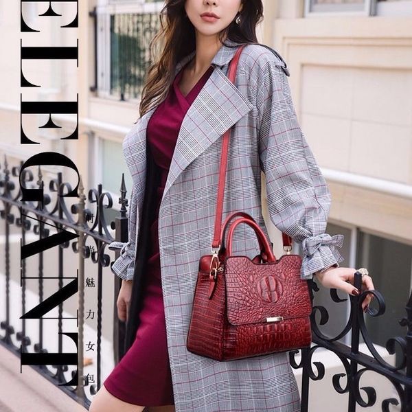 leather handbag women's 2021 new alligator fashion large capacity one shoulder messenger bag
leather handbag women's 2021 new alligator fashion large capacity one shoulder messenger bag