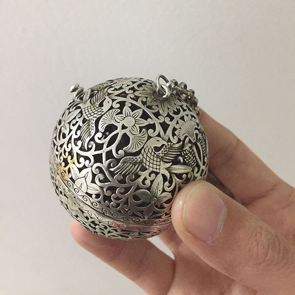 aroma ball hanging furnace grape flower and bird pattern gyro balance hollow blank copper aroma ball pendant
aroma ball hanging furnace grape flower and bird pattern gyro balance hollow blank copper aroma ball pendant