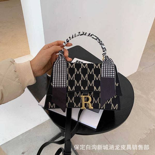 autumn and winter plaid underarm women's 2021 fashion net red handbag trend one shoulder msenger bag
autumn and winter plaid underarm women's 2021 fashion net red handbag trend one shoulder msenger bag