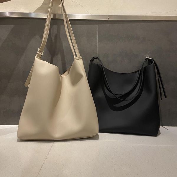 tote bag female 2021 new fashion large-capacity soft leather shoulder bag simple portable large underarm tide
tote bag female 2021 new fashion large-capacity soft leather shoulder bag simple portable large underarm tide